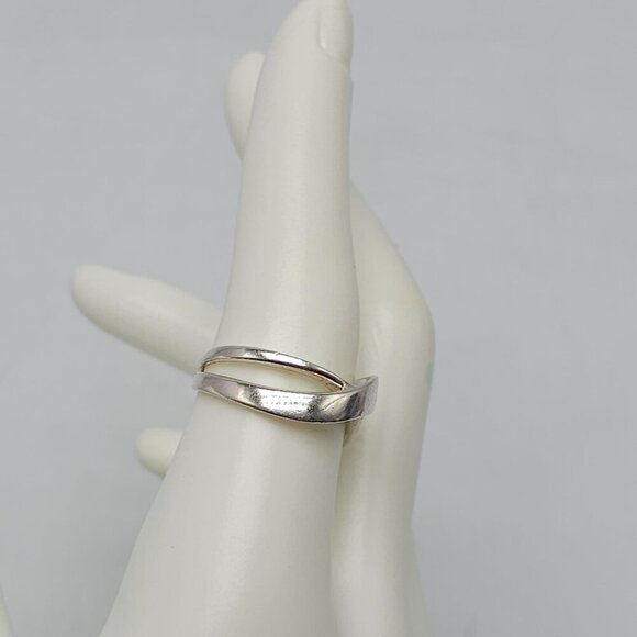 Sterling Silver Crossover Band Ring For Women Vintage Size 7 - Picture 2 of 8